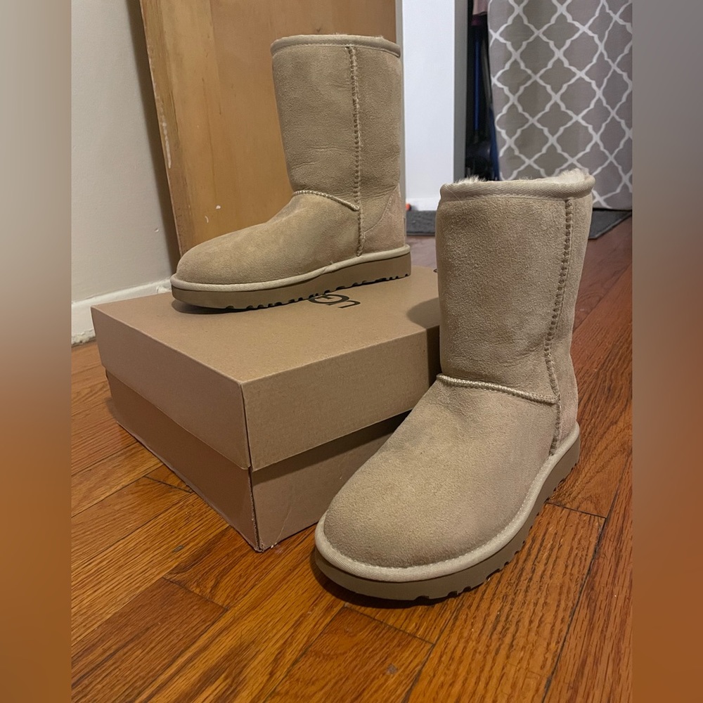 UGGS